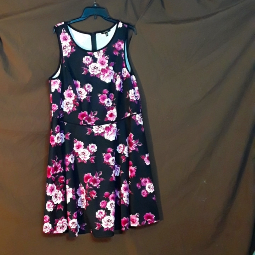 Beautiful city studio dress sz 22w